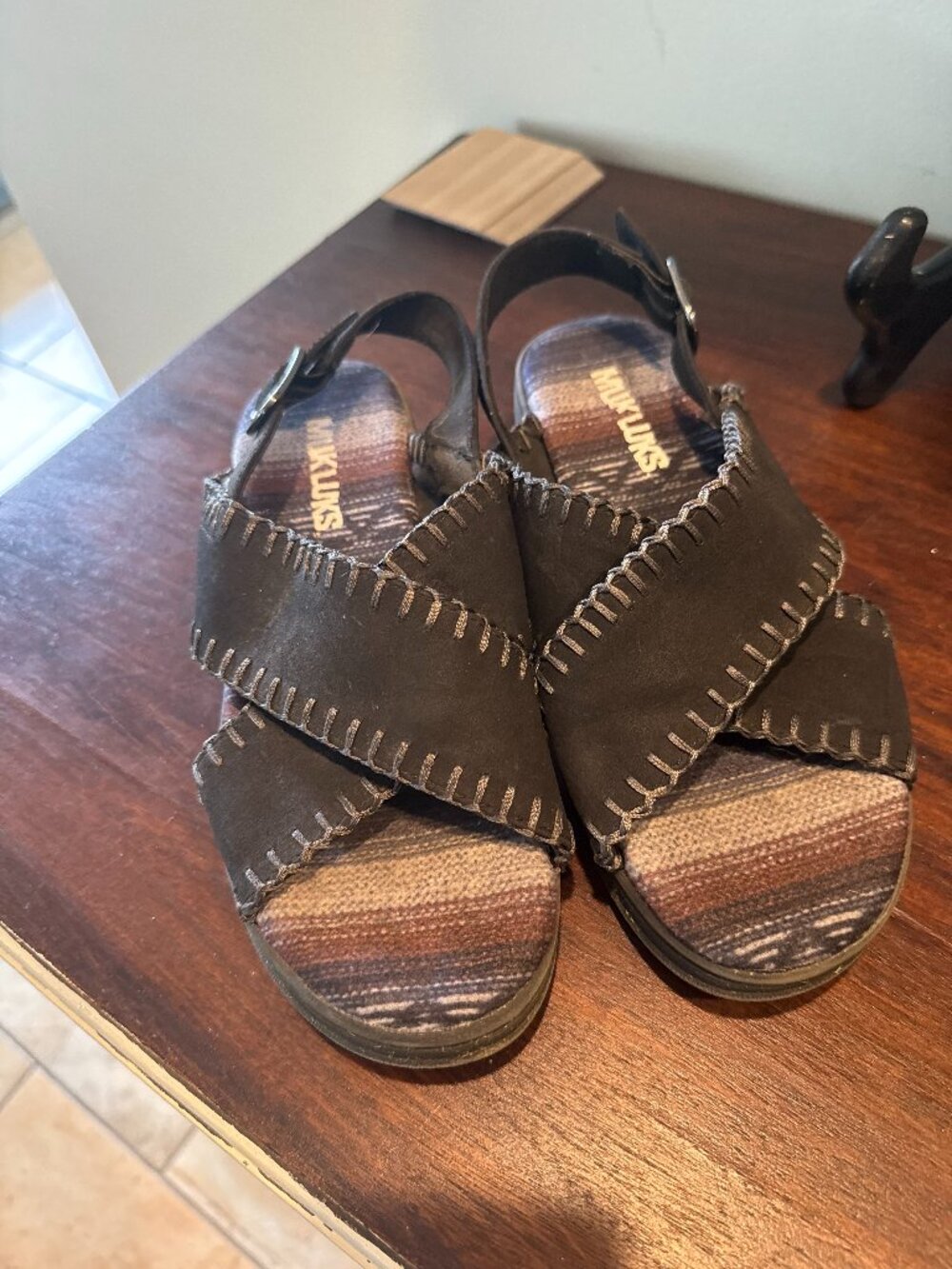 MUK LUKS | Black Blanket Stitch Crisscross City High-Rise Sandal Women Size 8